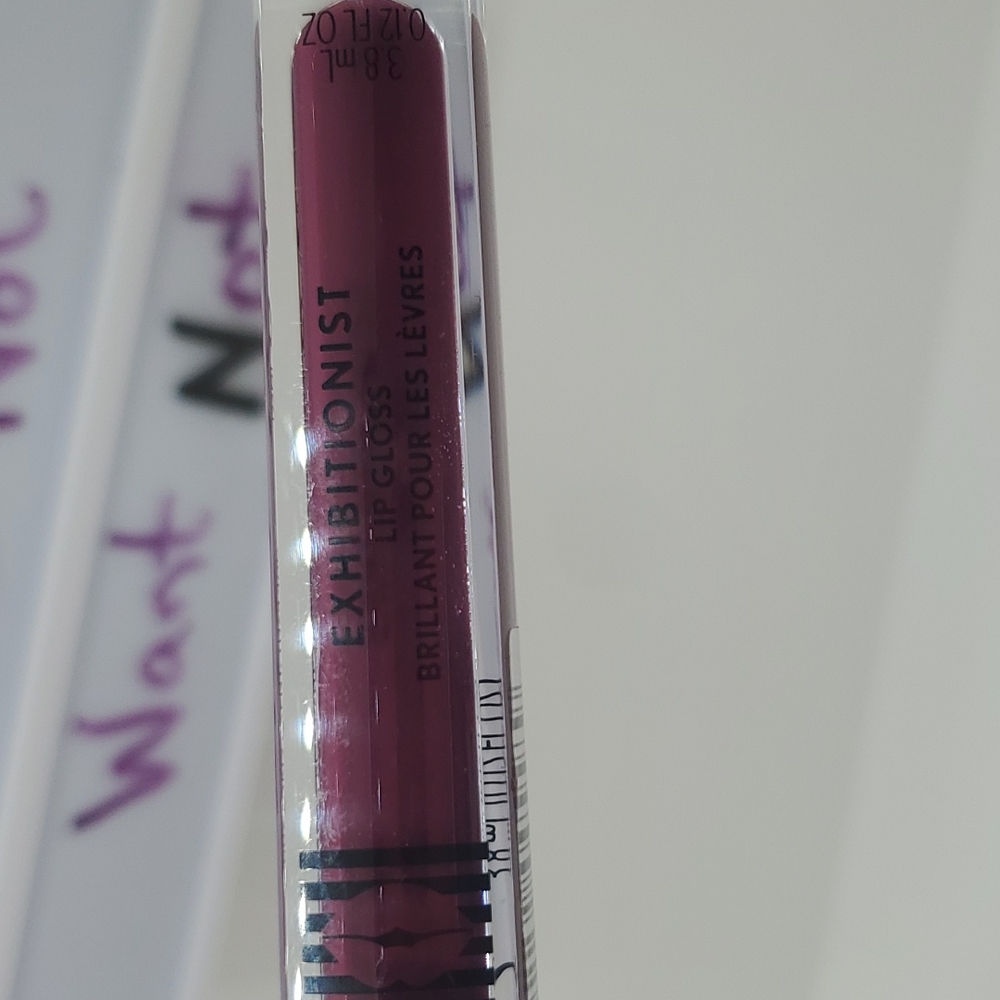 BNIP Covergirl Exhibitionist Lip Gloss "Low Key"